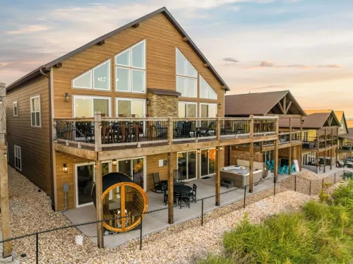 Luxury Lakeview Family Cabin: Hot Tub, Sauna, Game Rm, Sleeps 24+ - Lodges