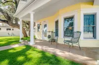 The Main Street House, in the Heart of Marble Falls - 4-Star