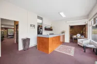 Cooma Motor Lodge Motel - parking