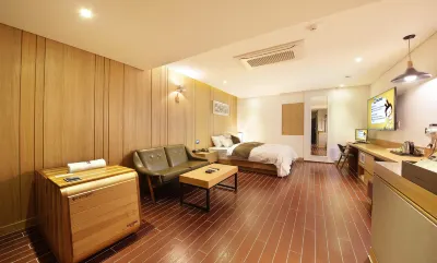 Gunsan Car Self Check-in Motel Hotel dekat Sinheung-dong Japanese House (Hirotsu House)