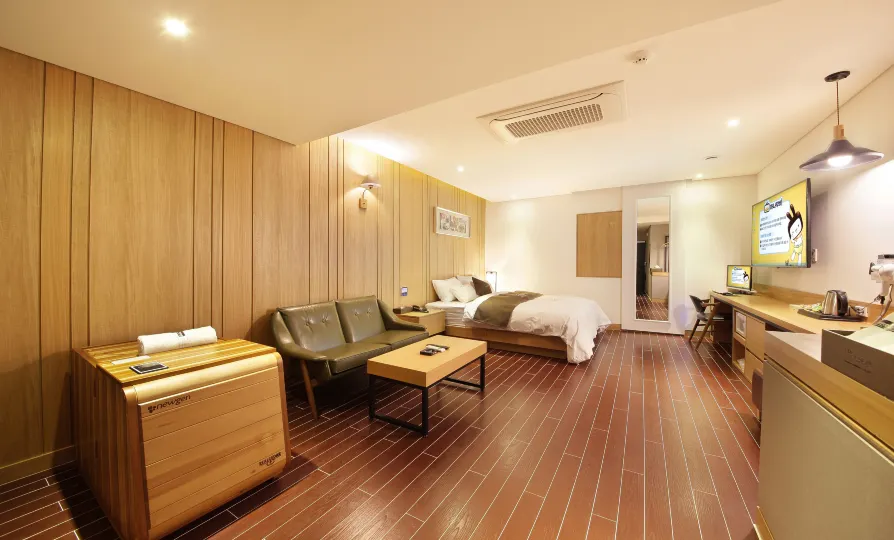 群山CAR自助入住汽車旅館