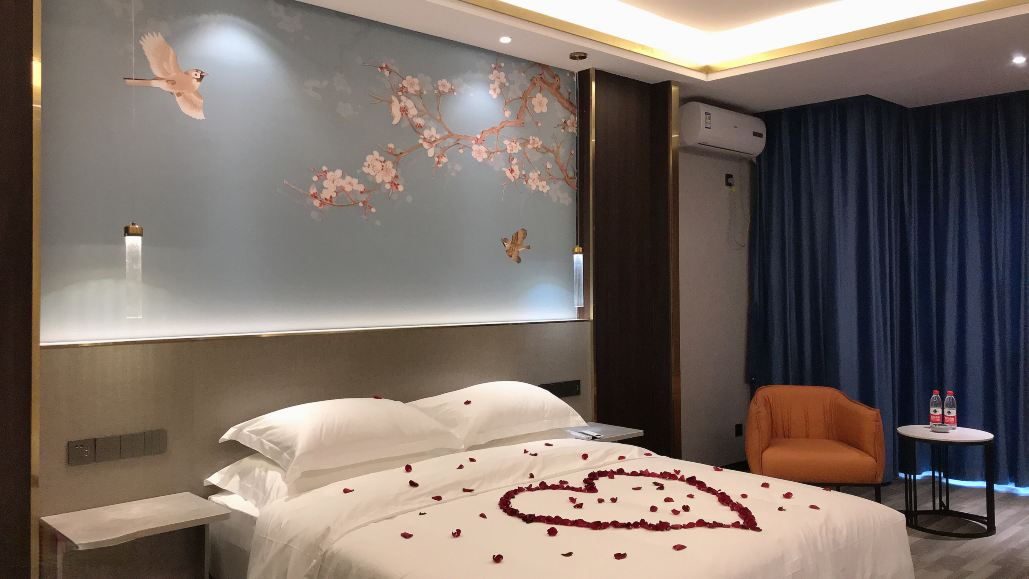 Junlan Yuejing Hotel (Yinchuan Yuehaiwan CBD Lanshan Park) Hotel Overview