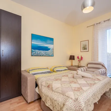 Vera Apartments with Sea View and Old Town View