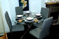 A Modern, Comfy Newly Remodeled 2Bd House Hotels near Dagenham & Redbridge Football Club Arena