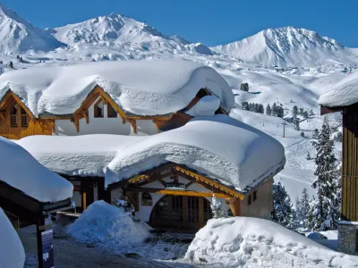 Le Chalet des Cimes Hotels near ESF PLagne 1800