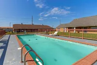 Econo Lodge - piscine