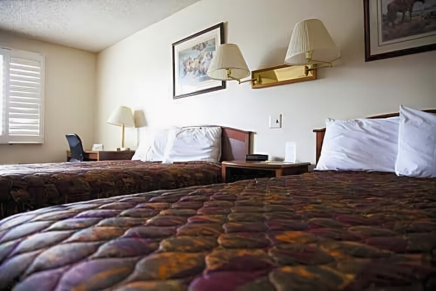 Coratel Inn & Suites McCook