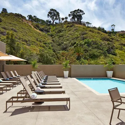 Hilton San Diego Mission Valley Hoteles cerca de Centro Comercial Fashion Valley