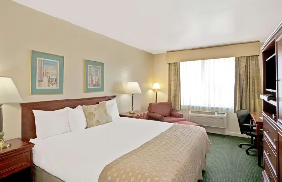 德雷珀華美達酒店