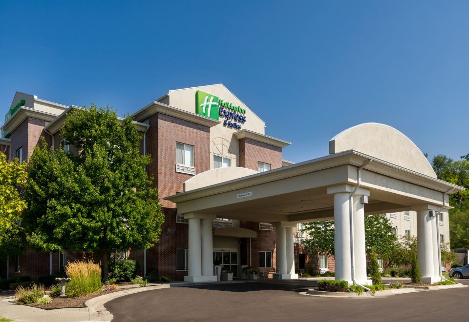 Holiday Inn Express & Suites Independence-kansas City