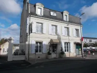 Belle Epoque Hotels in Cravant-les-Coteaux