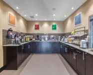 Comfort Inn & Suites Airport North - พร้อมอาหารเช้า