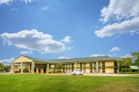 Quality Inn & Conference Center - parking