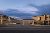 Super 8 by Wyndham Windsor/Dougall Hotels in Windsor