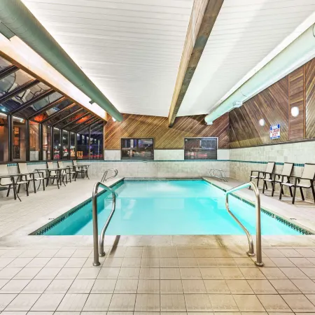 Days Inn & Suites by Wyndham Logan