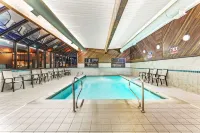 Days Inn & Suites by Wyndham Logan - Pools