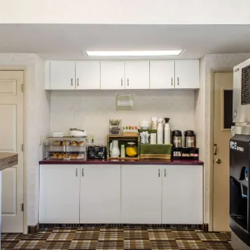 Rodeway Inn State College - Near University