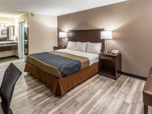 Econo Lodge Inn & Suites Newton