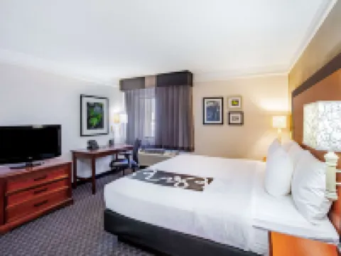 La Quinta Inn & Suites by Wyndham Houston Baytown East Hotel di Baytown