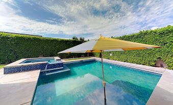3Br/3ba All En-Suites W Pool and Jacuzzi - Walk to Demuth Park 3 Bedroom Home