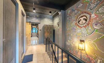 Sloth Hostel Don Mueang