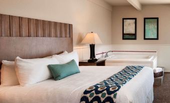 Cambria Landing Inn and Suites