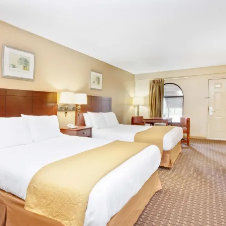 Days Inn & Suites by Wyndham Stockbridge South Atlanta