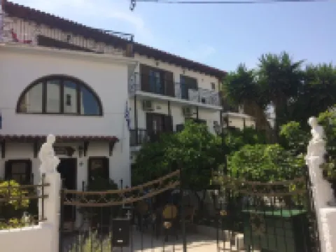 Pettite Morfo Hotels in Skiathos