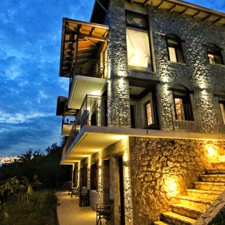 AlmondHouse Suites with Fireplace - Adults Only