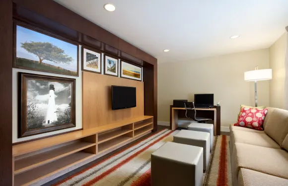 芝加哥霍夫曼莊園美茵斯坦套房酒店