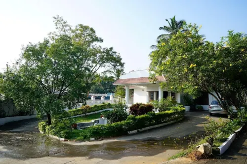 Chandana Residencys Hotels in Дондапарти
