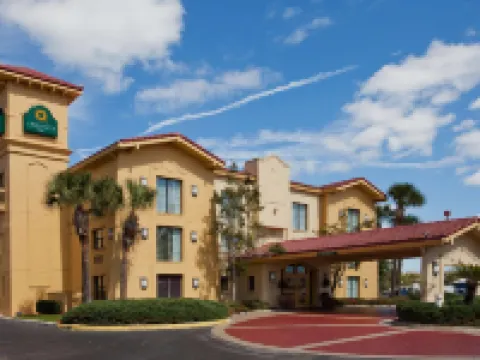 La Quinta Inn by Wyndham Orlando Airport West オーランドのホテル
