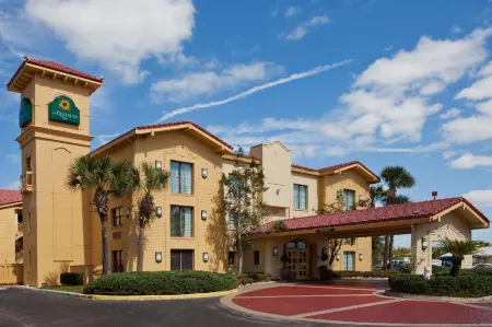 La Quinta Inn by Wyndham Orlando Airport West Отели рядом с достопримечательностью «Thornton Park»