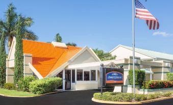 Howard Johnson by Wyndham Vero Beach / Downtown