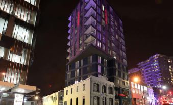 Ramada Suites by Wyndham, Victoria Street West