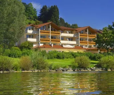 Hotel Fischer am See Hotel dekat Hopfensee