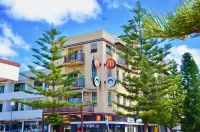 MAD Monkey Hostel Coogee Beach Hotels in Coogee