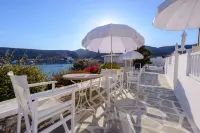 Vardia Bay Studios - parking