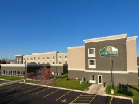 La Quinta Inn & Suites by Wyndham Oshawa Hotels in Oshawa