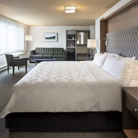 Holiday Inn MONTREAL-LONGUEUIL by IHG