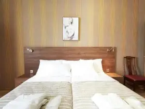The Hilltop Skyline Hotel