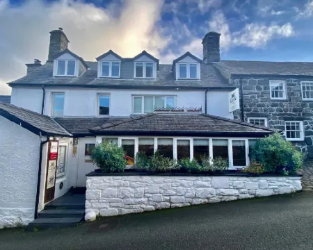 Castle Cottage Inn Hotels in Harlech
