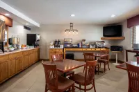 Travelodge Suites by Wyndham Regina / Eastgate Bay