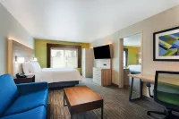 Holiday Inn Express & Suites Lewisburg Hotels in White Sulphur Springs