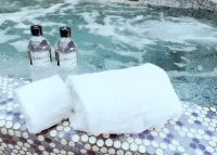 The HO Hotel - Hot Tub