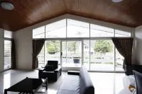 Villa Alam Indah Hoteller i Batu Layang