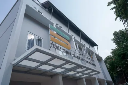 Lima Residence Tebet