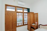 Hotel Fevytra Syariah Hotels in Umbulharjo