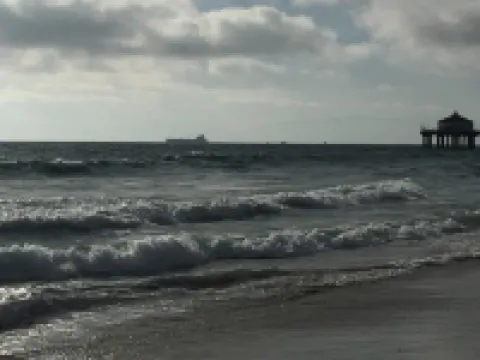 Manhattan Inn & Suites