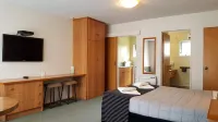 Aalton Motel